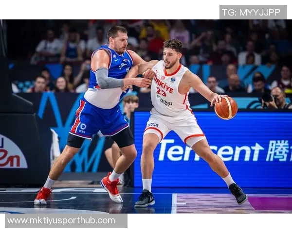 约基奇背靠背两场仅得9篮板却展现出准三双实力引发球迷热议 约基奇背靠背两场仅得9篮板却展现出准三双实力引发球迷热议