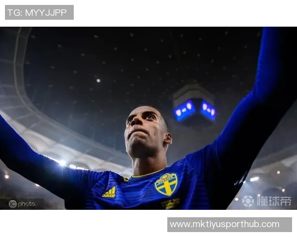 全北助教疑似做拉眼角动作引发争议裁判协会指控种族歧视 全北助教疑似做拉眼角动作引发争议裁判协会指控种族歧视